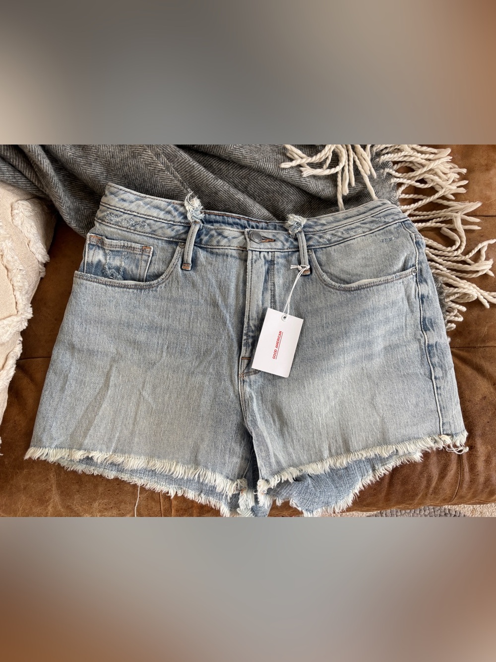 NWT Good American Good Vintage Double Waistband Light Wash Frayed Denim Shorts